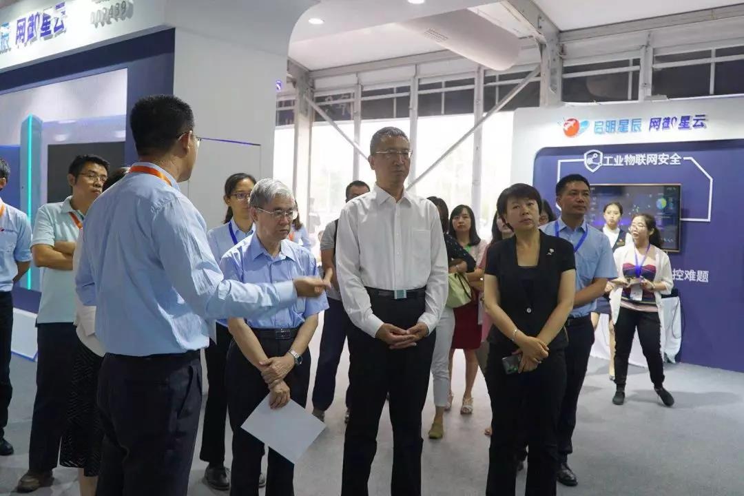 �λ��򵼼�ר��һ��ݰ��ҫ�����ּ���չ��